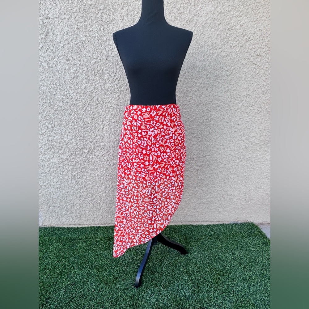 Red Floral Asymmetrical Midi Skirt Ruched Back Women’s Size M